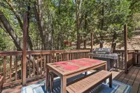 Fall Getaway ~ 5 BR Family Retreat, Game Room, Fire Pit, Minutes to SkyPark