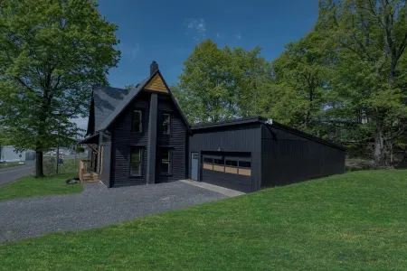 Beautiful 3 bedroom chalet near Keuka Lake