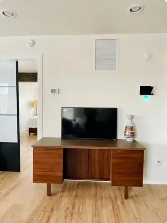 Experience Urban Luxury at Its Finest – Rent Your Dream Downtown Oasis Today! Отели в г. Веначи