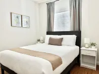 Disneyland Getaway Tri-level Gated Townhome - บังกะโล