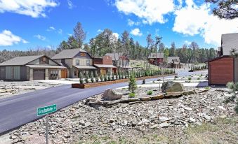 Saddle Up For Luxury - 15 Minutes to Mt Rushmore