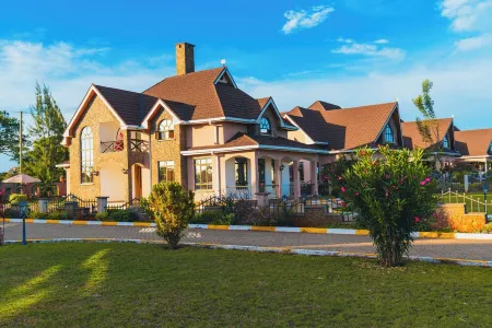 An elegant villa located in a serene Golf Resort, where luxury meets opulence. Отели в г. Kakuzi