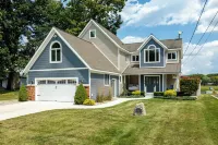 Luxury Lakefront Home: Hot Tub l Beach l Sleeps 15 Hotel a Columbia Township