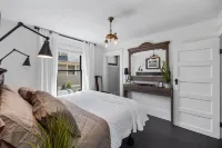 Updated South Hill Craftsman Sleeps 12!