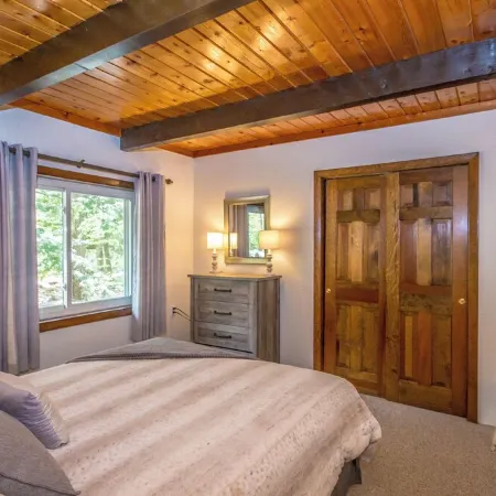 Loose Moose Lodge – Family Chalet, Fireplace, Ski!
