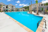 Landing Summerville North Creek Drive - Pools