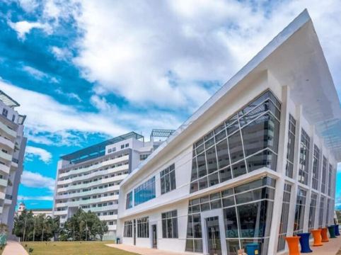 Tropical Vibe Studio Condo Unit w/ Full T&B, Kitchen & Balcony w/ Great Views!