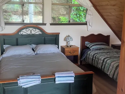 Beach front    newly renovated 4 bed house quiet safe beach Family Friendly Hotels in Quadra Island