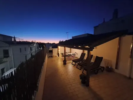 Komplettes Haus mit Terrasse 10 Minuten vom Strand Entfernt Отели в г. Parchal