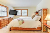 3 min to Mt Snow & FREE Shuttle! Family-Size fun, Wood Fireplace, Arcades.