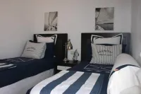 Preciosa Villa con Jardín y Piscina Privada