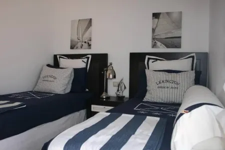 Preciosa Villa con Jardín y Piscina Privada