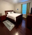 Wabamun Lakefront Getaway with additional Family Suite & Bunk House for the Kids Hotels in Parkland County