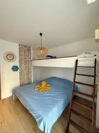 Apartment Les embruns, 1 min from the beach with sea-view terrace.