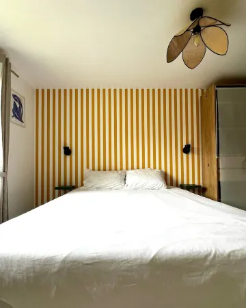 Bedroom with bathroom and garden in Maison Meulière
