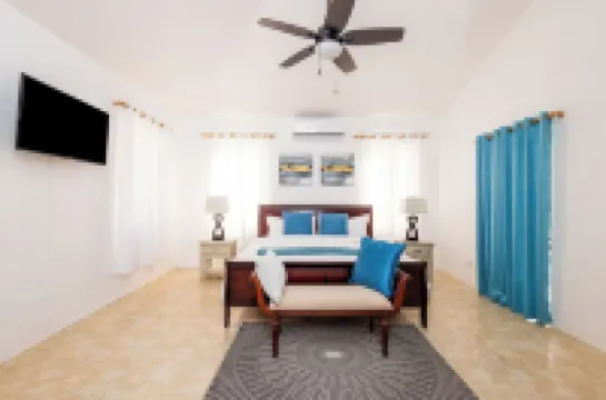 House of E.V.A, a charming, spacious place to relax and unwind. Hotels in The Valley