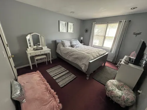 Entire house 2 miles to Misquamicut Beach- Sleeps 10!