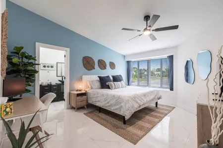 3-BDR Tropical Escape with Heated Saltwater Pool Minutes from Anna Maria Island