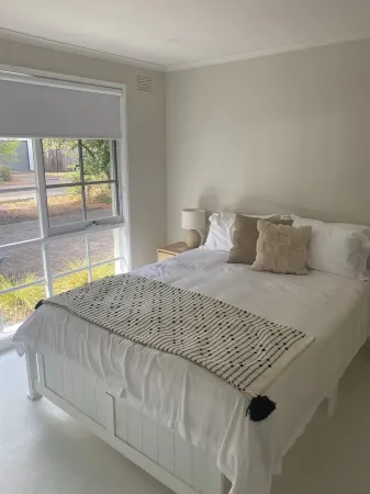 Cosy Beach cottage 500 meters to Blairgowrie front beach peaceful and private.