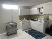 Charming 1-bedroom studio in the quiet hills of St Thomas with WiFi, AC Hotels in West End