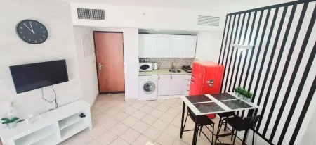 1007 GO to apartments in Leonardo Отели рядом с достопримечательностью «Defenders Square»