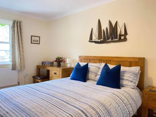 Mill Cottage Solva, with parking. Hotels in Solva