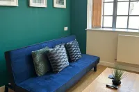 City Centre Luxury Stay! Minutes away from Train Station