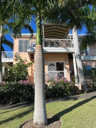 Location, Location, Location Pinney’s Beach Nevis.  2 Bdrs, 2 1/2 Ba. w laundry! Отели в г. Vaughans
