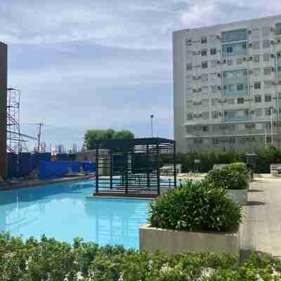 Cozy condo with AC and fitness room in lovely Dumaguete steps from the Ocean Fitness & Recreational Facilities