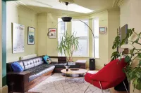 Beautiful 5 Bed Terrace with Hot Tub. Các khách sạn ở Brixham Civil Parish