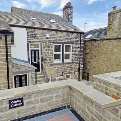 3 Bedroom House Hotels near Emley Moor Transmitting Station