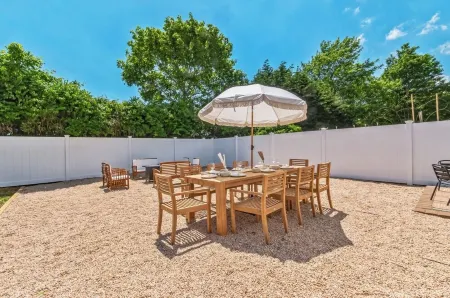 Minutes from the beach, brand new 4 bedroom Отели рядом с достопримечательностью «Cryder Beach»