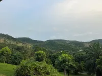 Charming 2-bedroom apartment with WiFi and AC in brilliant Sekondi-Takoradi.