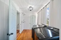 Historic 6 Bedroom Luxury Home Walking Distance to Downtown Jasper! Hotels in Jasper