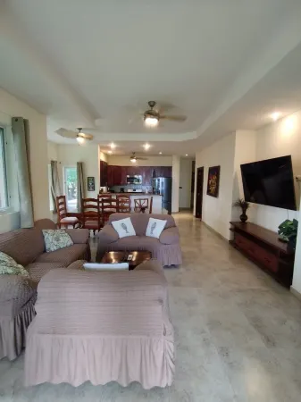 Amazing 3 bedroom Rio Dulce Condo w/beachfront views and pool in Hacienda Iguana