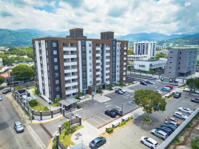 Urban Charm: Modern One Bedroom Hotel a 