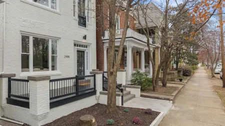 Walk to Museums & Breweries in Downtown Richmond Отели рядом с достопримечательностью «Университет Ричмонд»