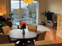 Charming 2-bedroom condo with Golden Gate and Bay Bridge View in Emeryville Hotels in Emeryville