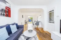 Newly Launched 2 Bed Home ~ Dagenham ~London with Free Wifi &Off -Street Parking