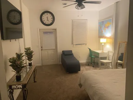 Charming 3-bedroom house in fantastic Newnan with AC.  25 minutes from airport.