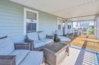 New Rental! Spacious 4-bedroom home in Ocean Isle Beach. 5 minute walk to beach!