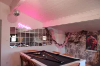 La Maison Castor | Swimming pool and billiards