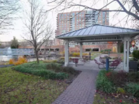 Miami styled living - Min to NYC Hotels in Edgewater