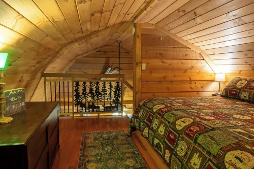 Lakeside Cabin Near Holiday World Perfect for Families & Friends Hotel a Spencer County