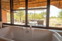 Mohlabetsi Safari Lodge - Hot Tub
