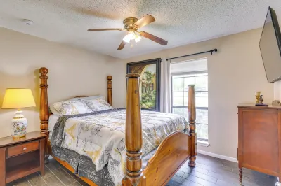 6 Mi to Ellen Trout Zoo: Family Home w/ Yard! Hotels near Ellen Trout Zoo