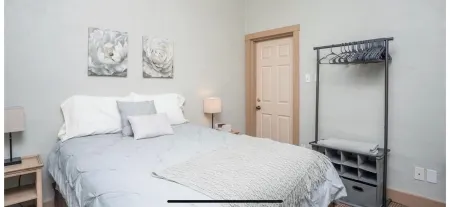 Spacious R&R University Retreat Отели рядом с достопримечательностью «Mountain View Event Center»