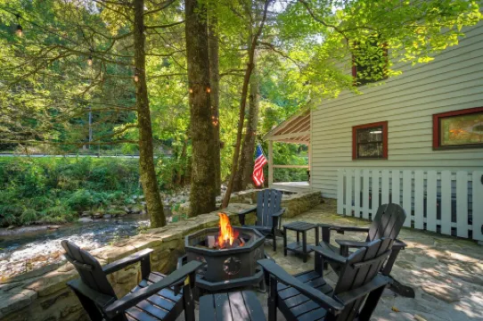 Helen's Newest Riverfront Rental on the Chattahoochee River