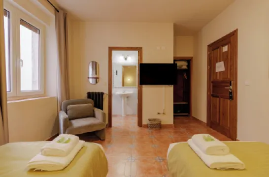 Hotel Bedmates Ávila Centro Hotels near Cuatro Postes Lookout - four posts