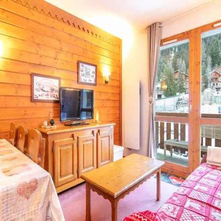 Apartment in France with Ski Slope Views Отели в г. Модан